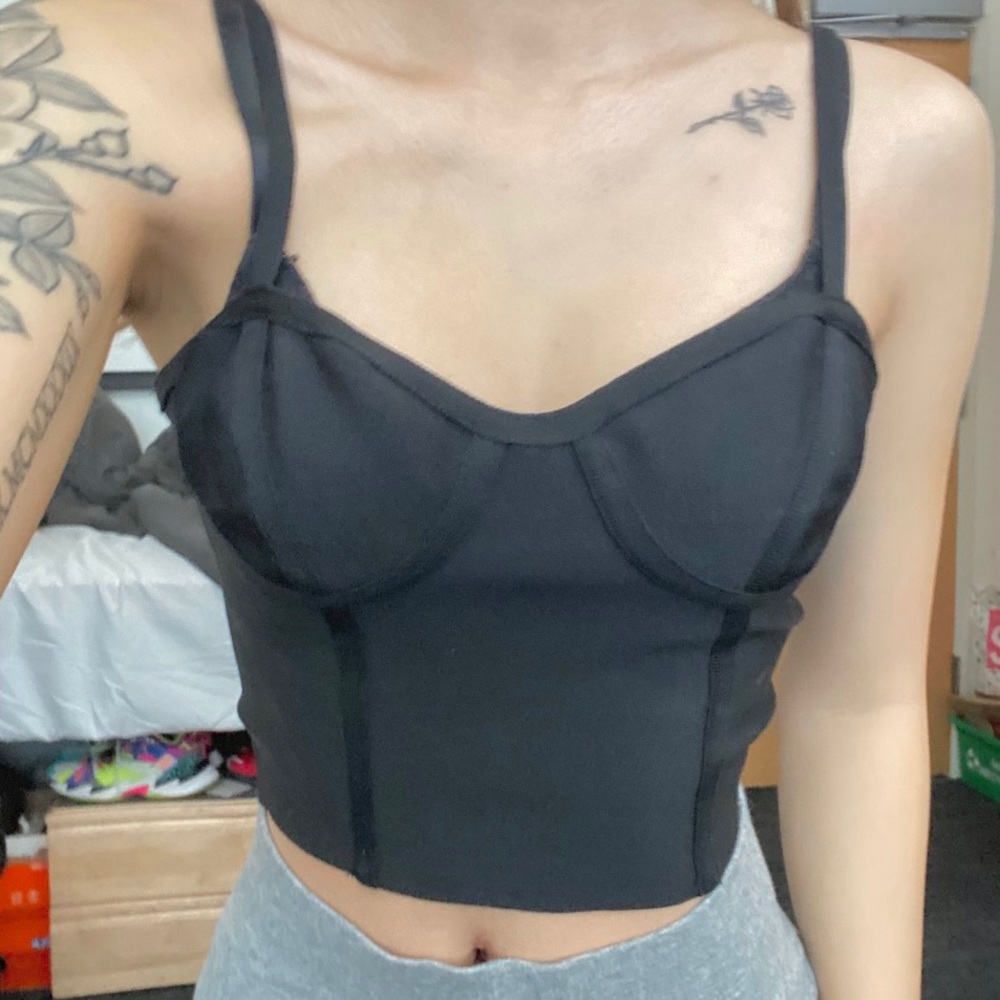 Black cami crop tank top